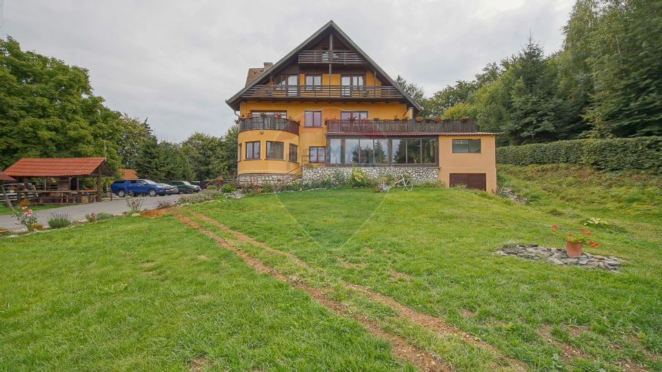 Vilă 12 camere  1.091 mp construiți Poiana Brașov