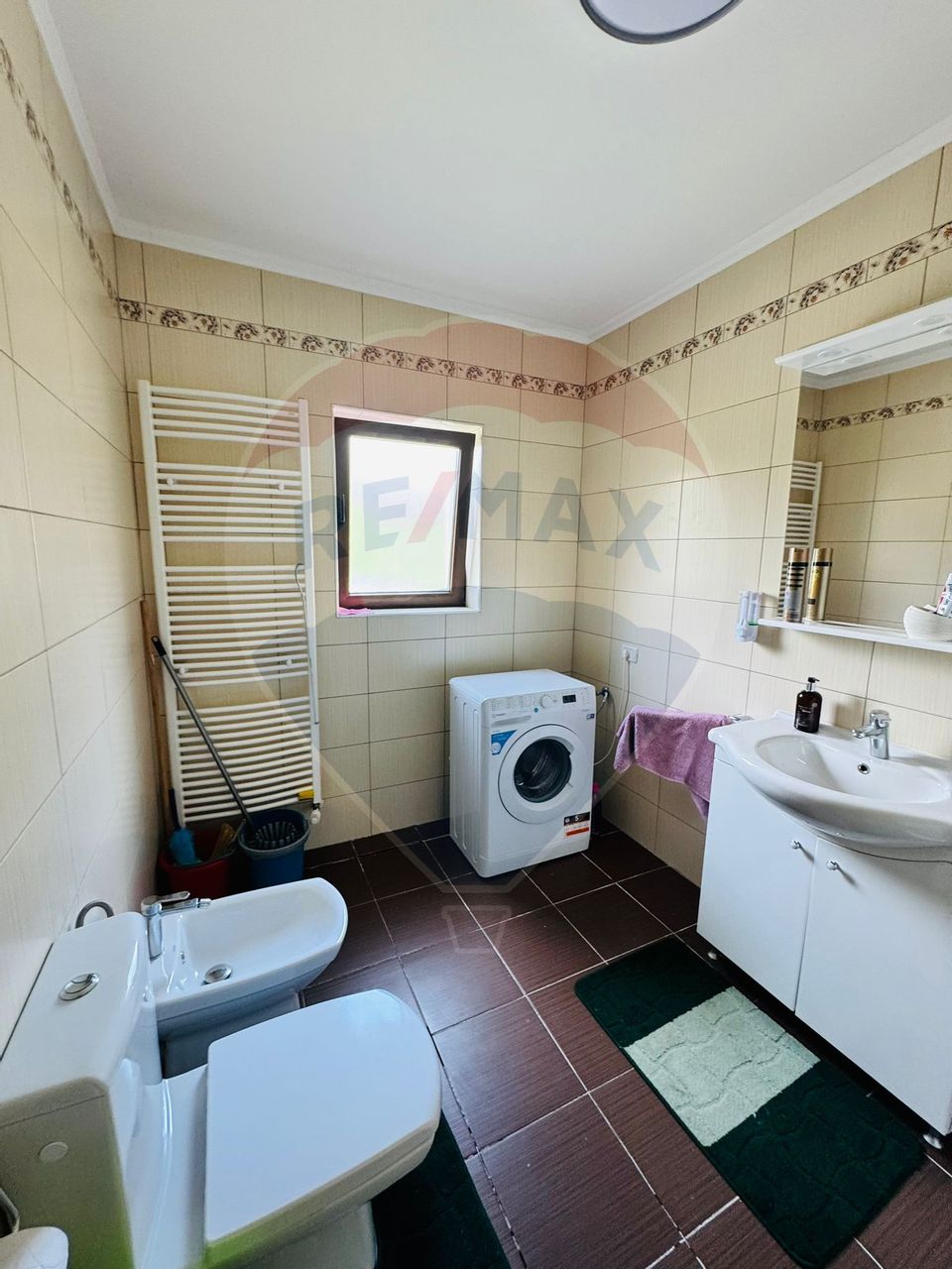 Casă / Vilă cu 4 camere de vânzare