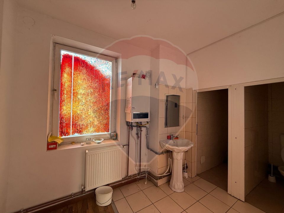 70sq.m Commercial Space for rent, Ultracentral area