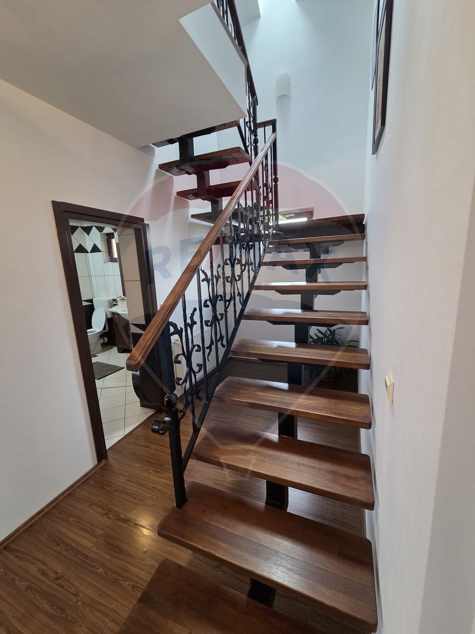 5 room House / Villa for sale, Vest area