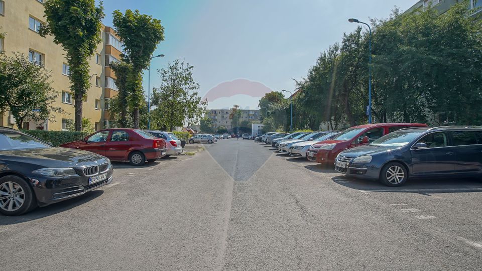 Apartament 3 camere, 2 băi –Tractorul