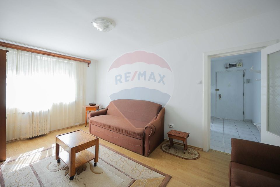 Apartament cu 3 camere, De Vânzare, tip U, etaj 1, Rogerius