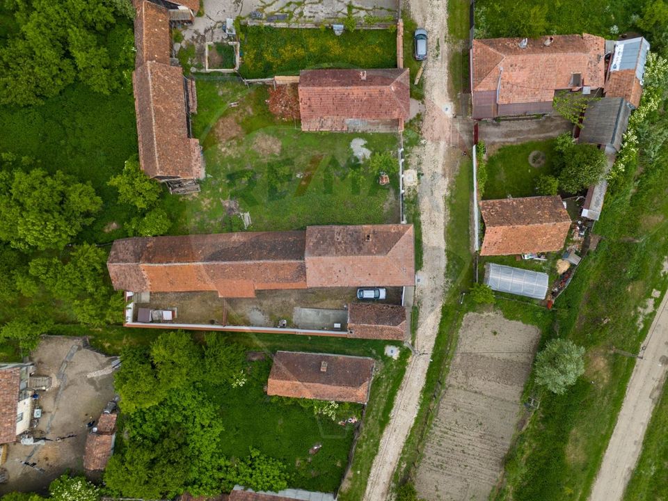 Casă de vacanta, cu annexe si pomi fructiferi, Ungra!