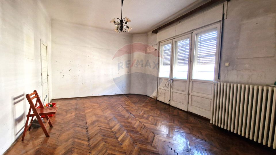 Apartament cu 4 camere de vânzare, Unirii