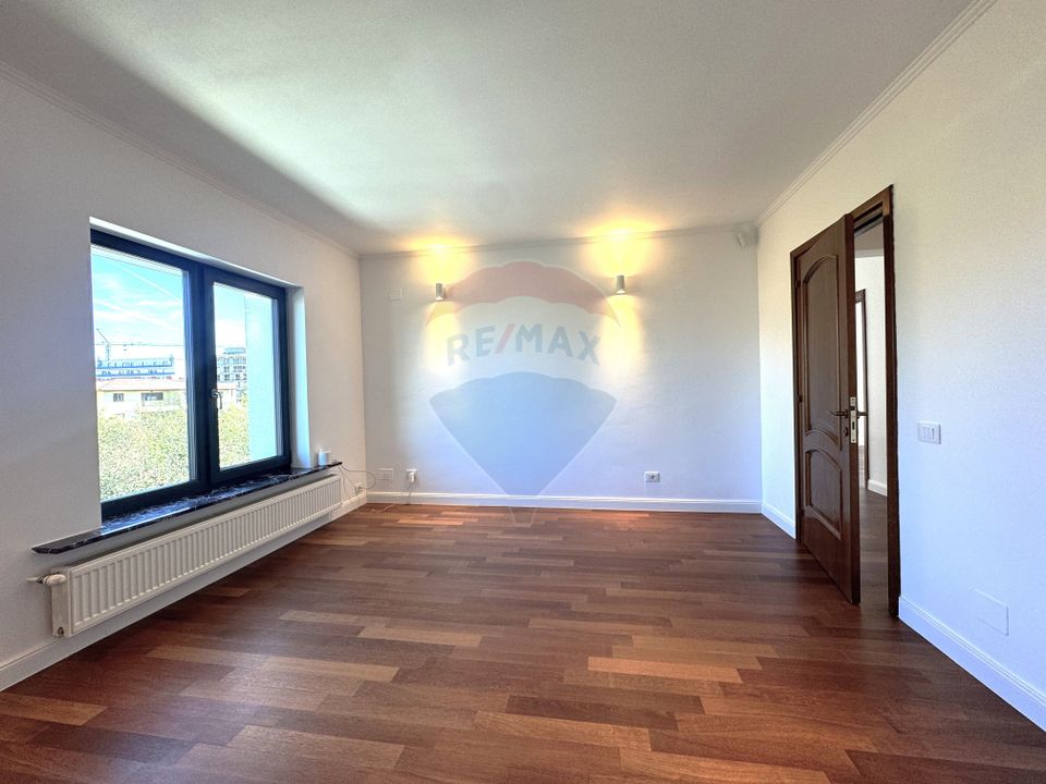 Vila individuala, 7 camere, 2 garaje, curte - Pipera, Cortina North