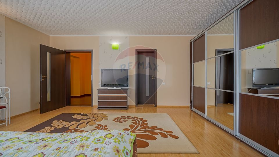 Elegant house, wine cellar, view of the mountains and peak. Postăvaru