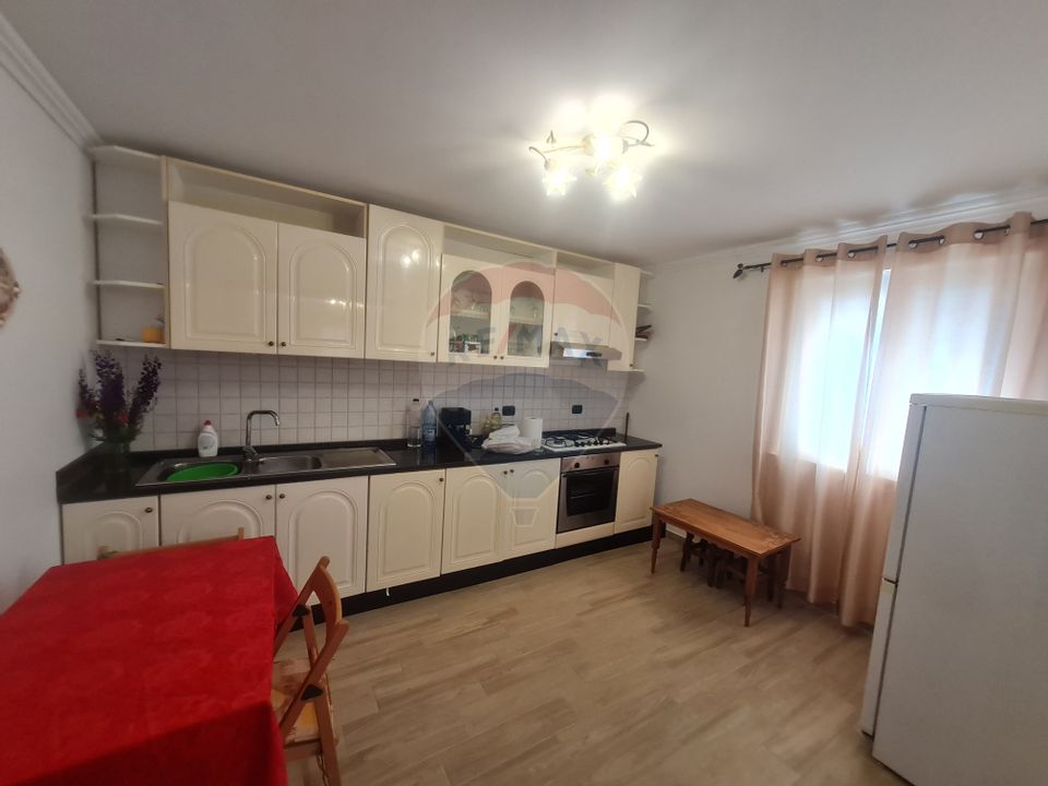 Casă cu 5 camere de vanzare (P+M) in comuna Bolotesti si teren 6266 mp