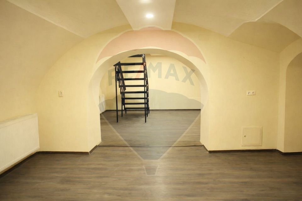 50.74sq.m Commercial Space for rent, Ultracentral area