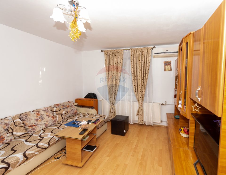 Apartament cu 2 camere de vanzare  Piata Resita , 38mp