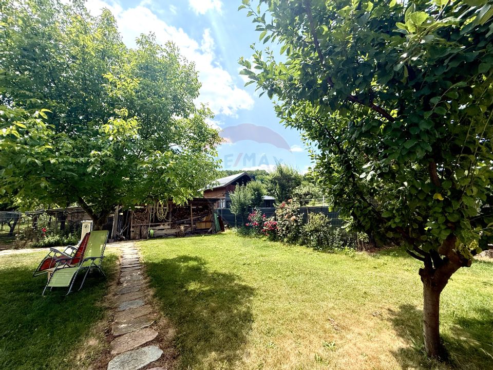 Comision 0% Casă de vânzare în Stolna cu livada,ciubăr,teren de 1464mp