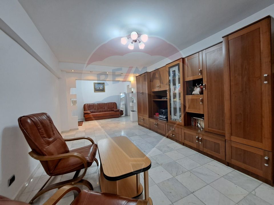 Spacious 4-room apartment for sale in Decebal area