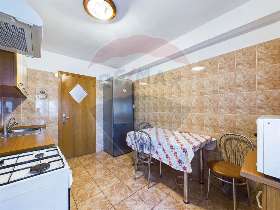 4-room apartment for sale with its own central heating in Vitan area