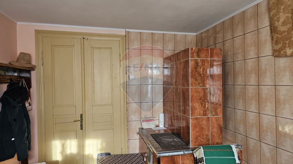 Casă / Vilă cu 3 camere de vânzare-Cacica-Suceava