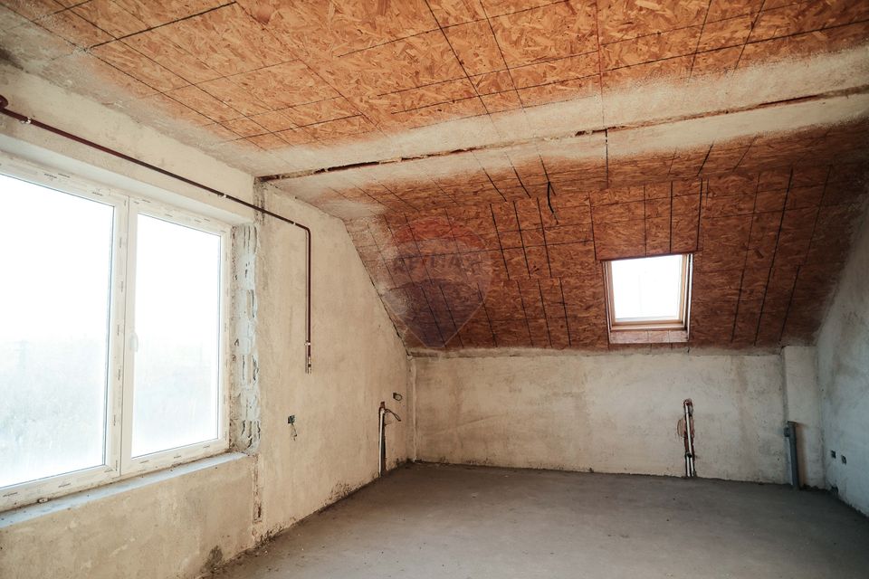 643sq.m Commercial Space for sale, Est area