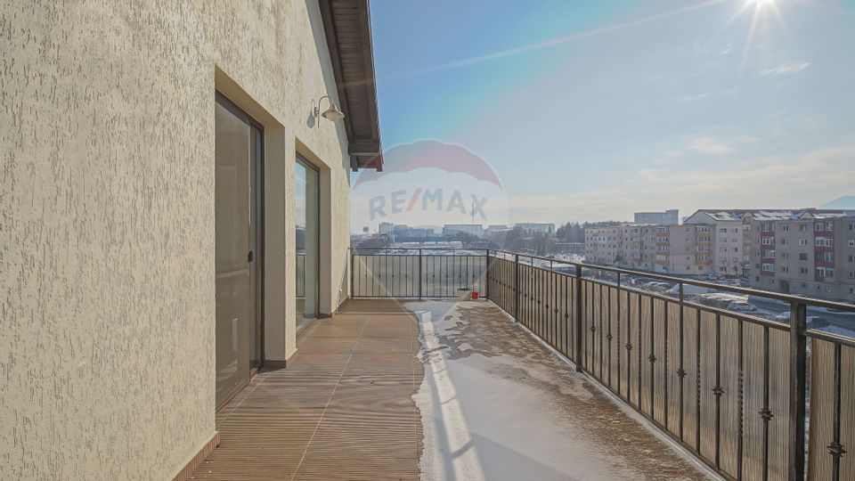 De vanzare penthouse in Tractoru, 3 camere, mobilat si utilat