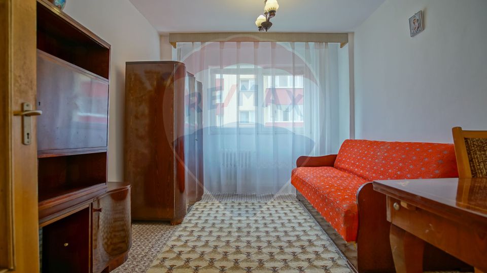 Apartament cu 4 camere de vânzare în zona Racadau