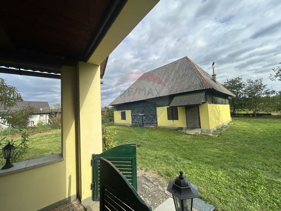 Casa - sura cu 16 ari teren de vânzare în Buşag