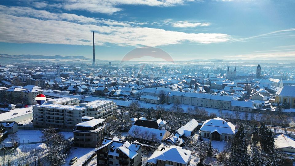 Apartament cu 3 camere tip PENTHOUSE de închiriat în zona PODUL VIILOR