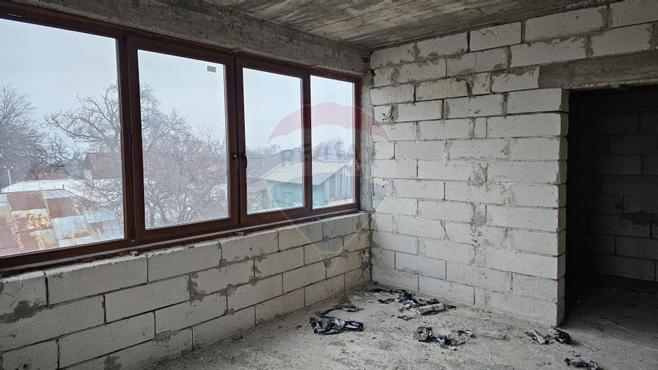 Casă / Vilă cu 12 camere, teren intravilan de 2869mp în Siminicea, SV