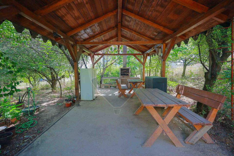 Casă de vânzare cu 1800 mp teren, Paleu