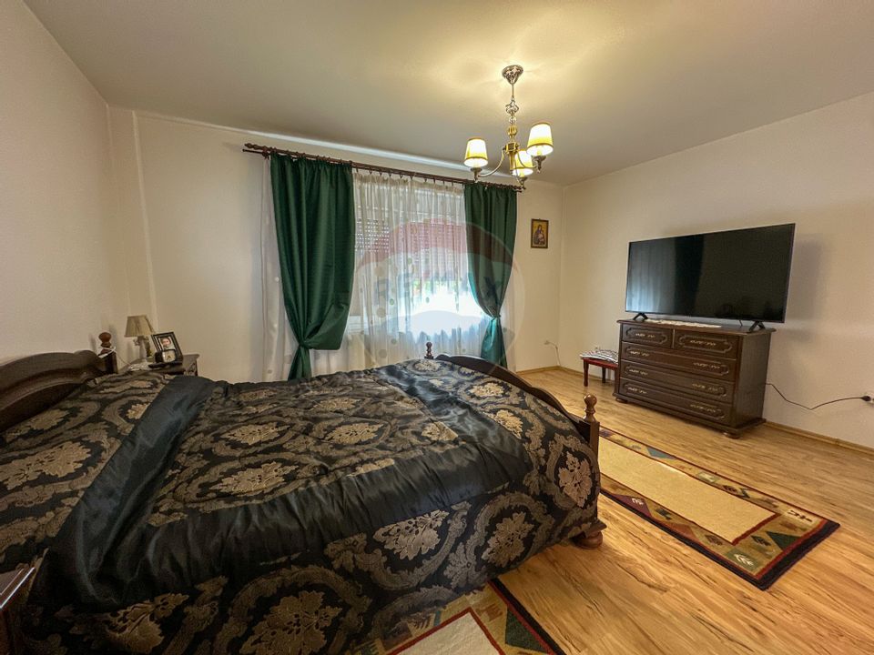 Vila de vanzare pe Str.Strugurilor/Terezian