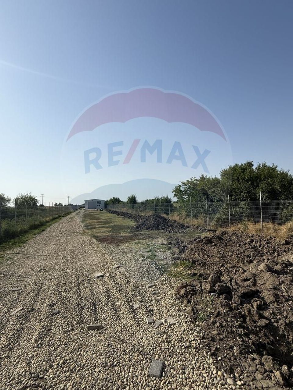 Hala de vanzare in Crevedia 240 mp utili teren 4.000 mp acces TIR