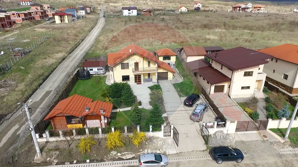 4 room House / Villa for sale