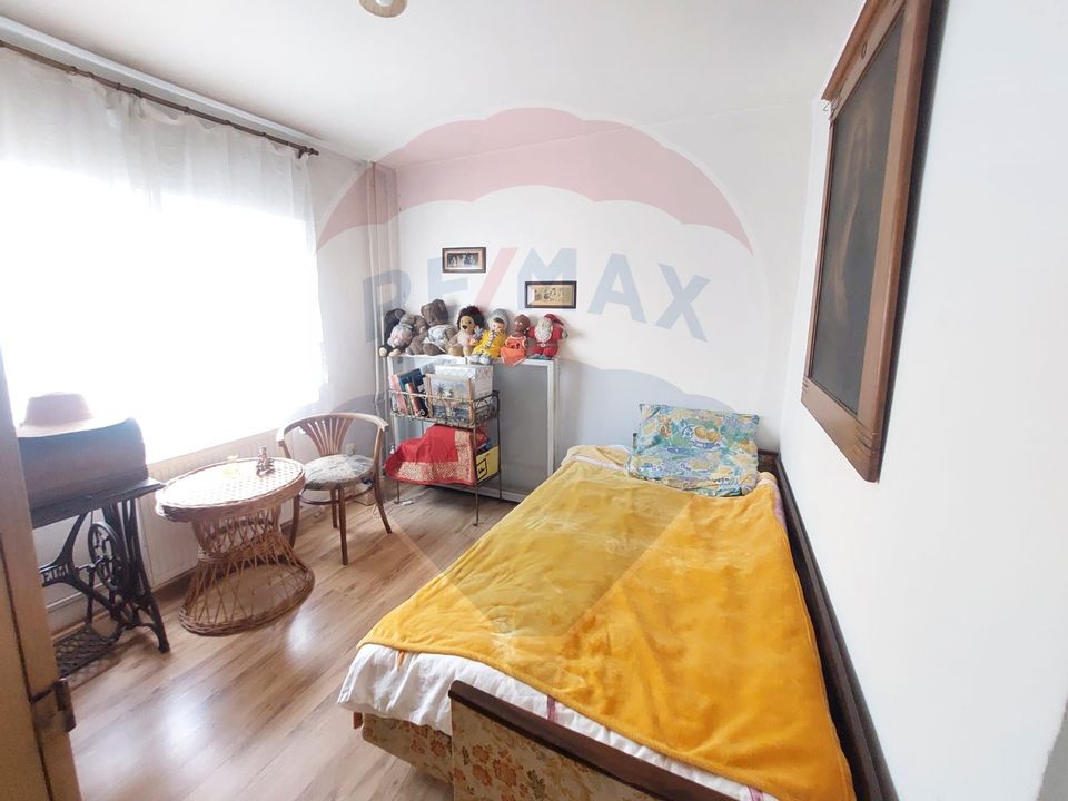 4 room Apartment for sale