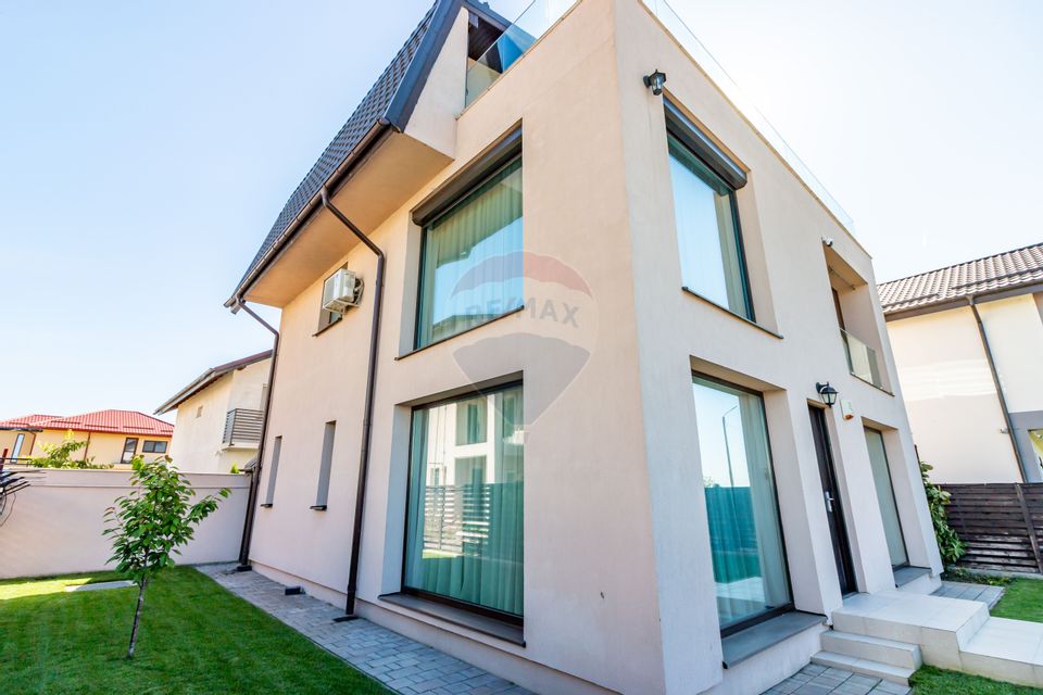 Vanzare Vila Individuala mare | 7 camere, 2 terase | P+1+2R | Curte