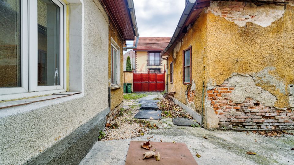 8 room House / Villa for sale, Brasovul Vechi area