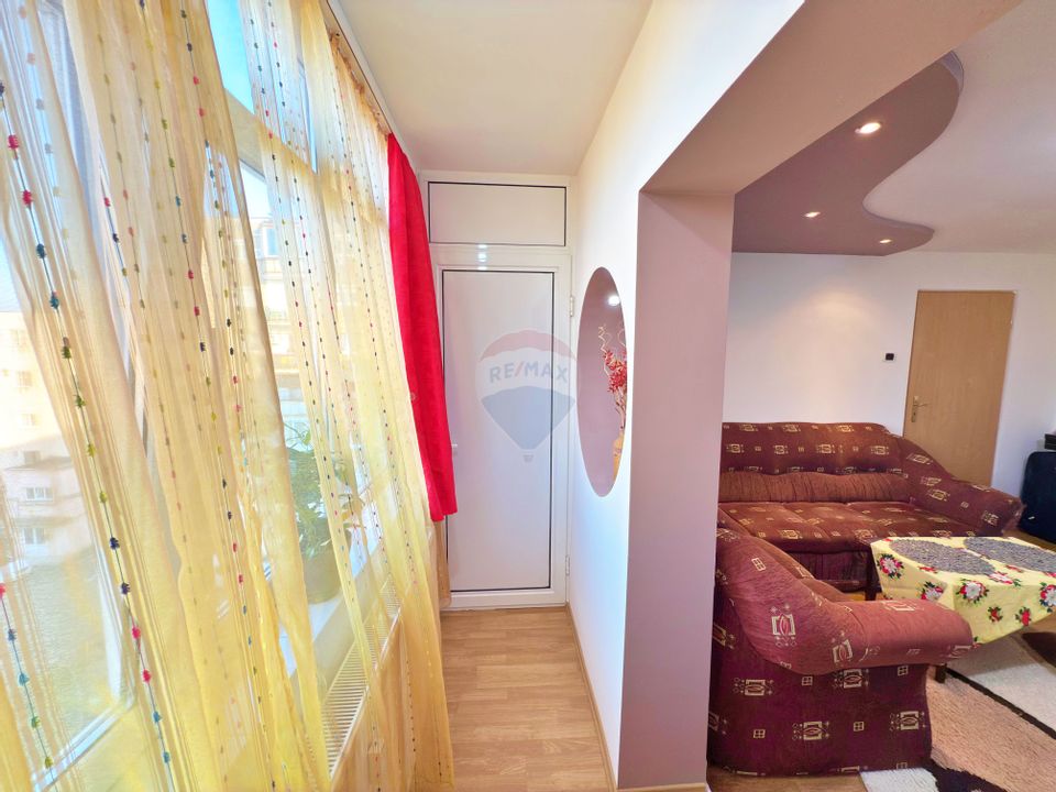 Apartament cu 3 camere de vânzare în zona Micalaca