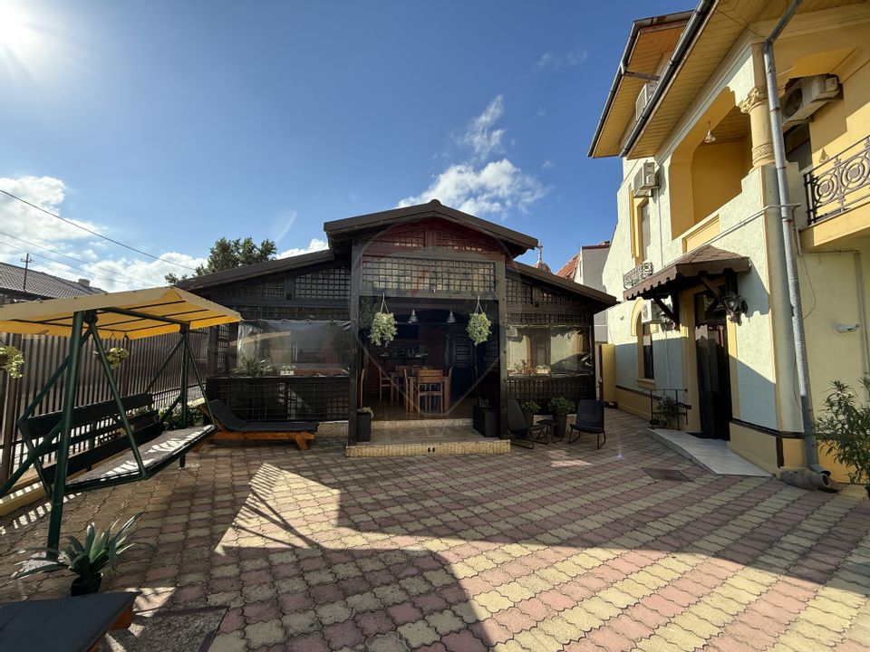 Casa / Pensiune cu 12 camere de vânzare în zona Eforie Sud Constanta