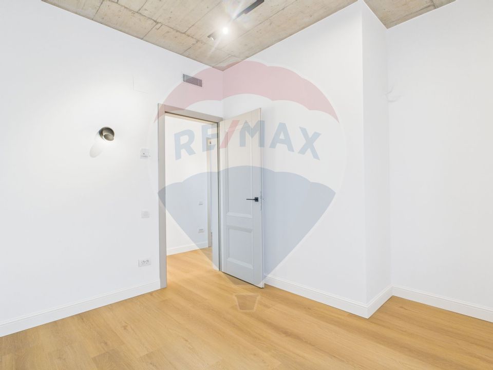 Vila luminoasa cu 4 camere si panouri solare in Amber FOREST Tunari