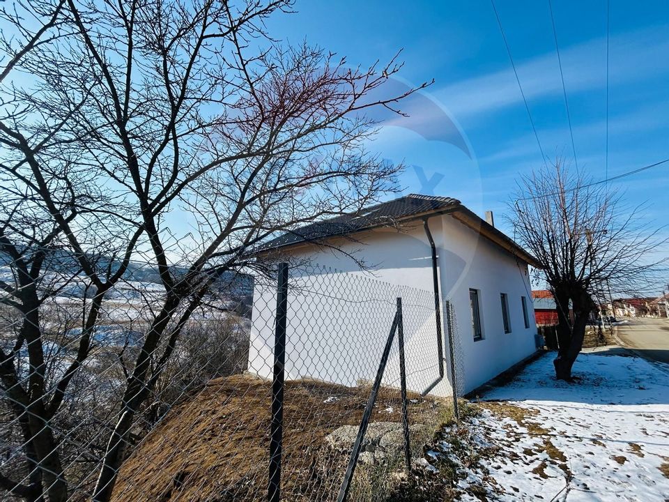 Casă  cu 6 camere de vânzare
