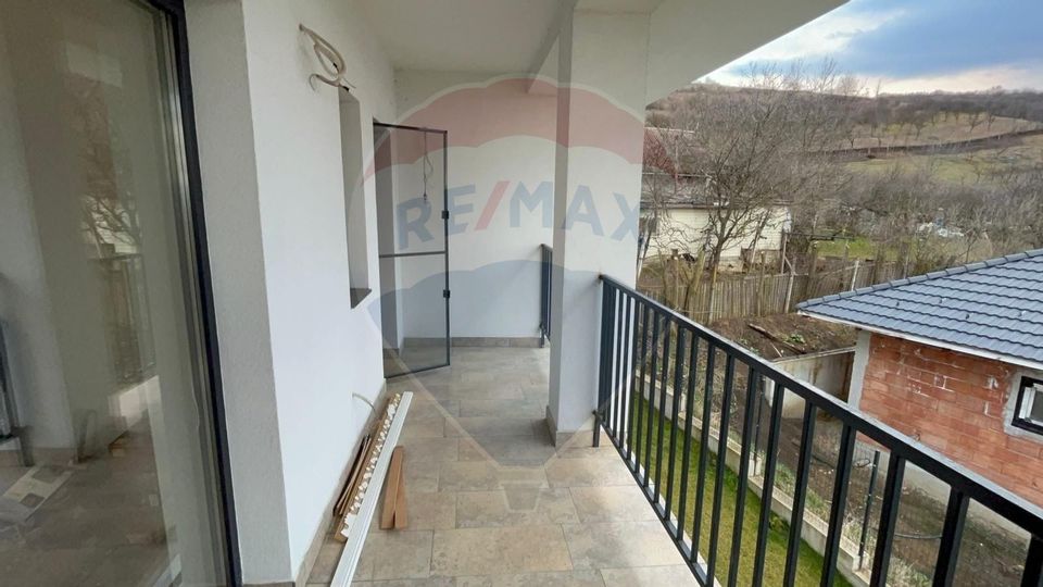 Casă individuală cu 4 dormitoare de vânzare str Planoarelor Dezmir