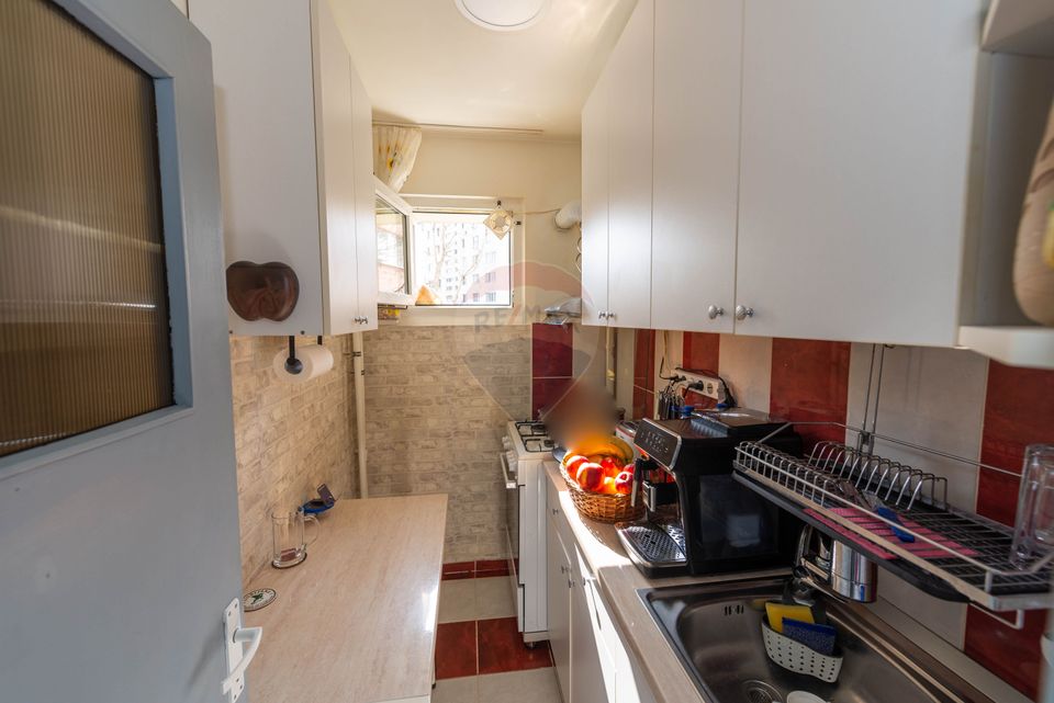 Apartament semidecomandat cu 2 camere de vanzare str Becatei Salajan