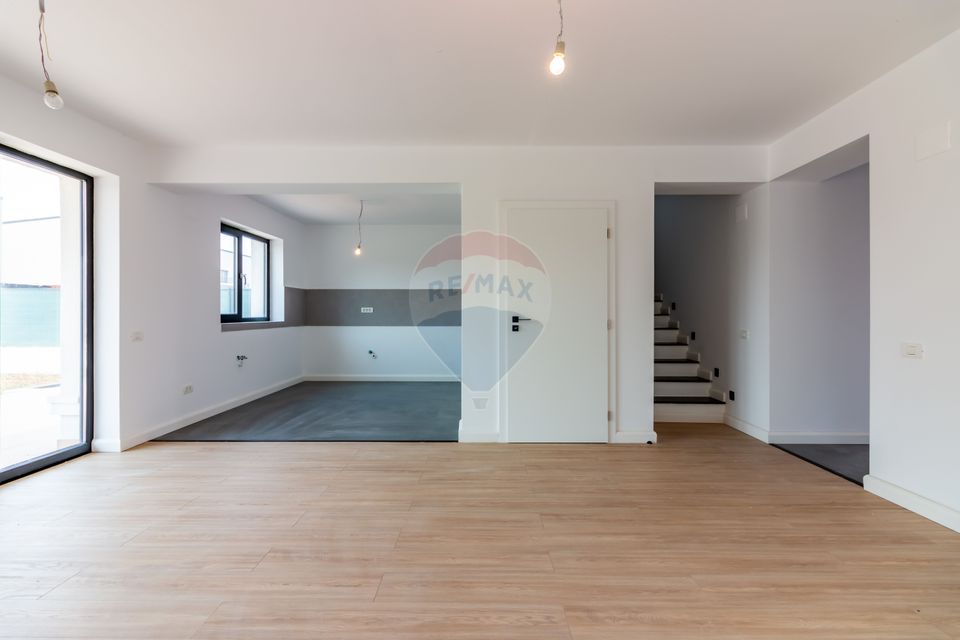 Villa 6 bedrooms | Generous Courtesy | Tunari - North