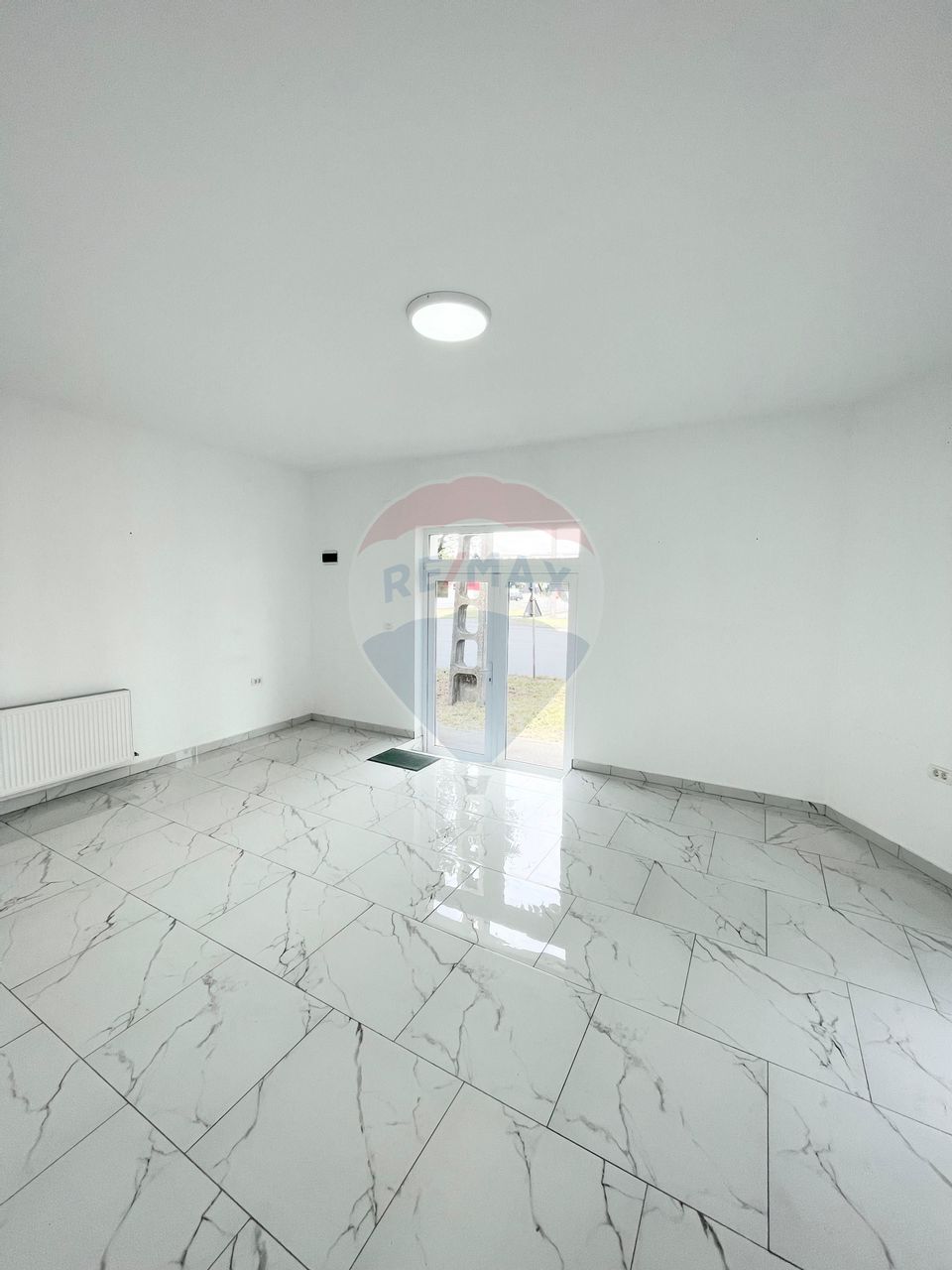 Hala constructie noua + spatiu de birouri stradal