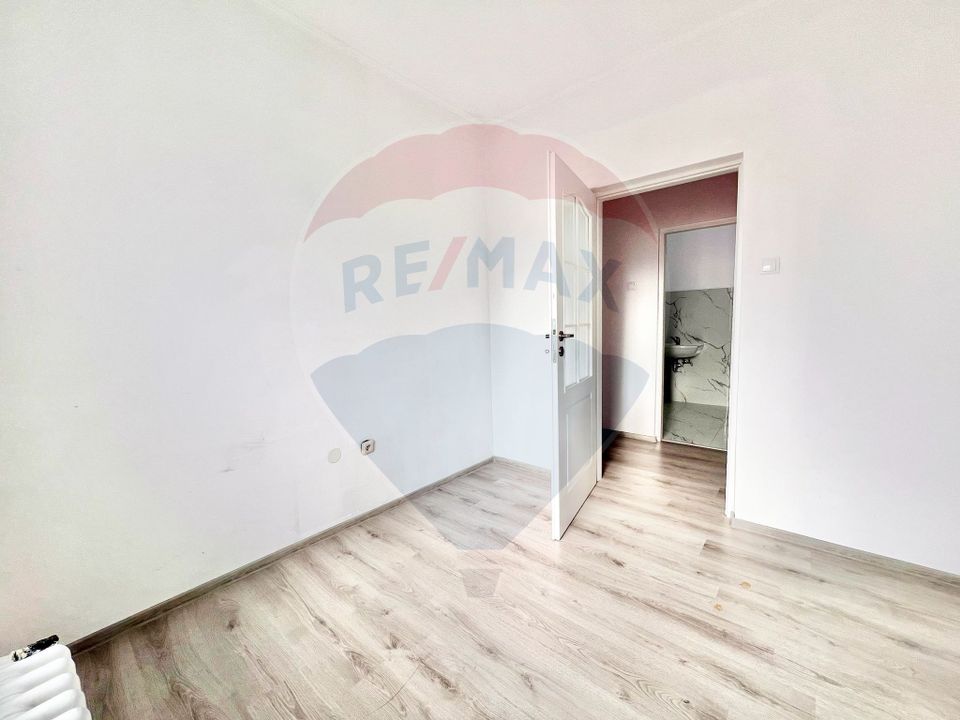 175sq.m Commercial Space for rent, Decebal area