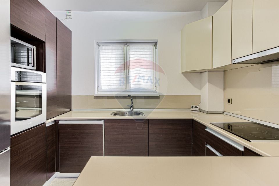 Apartament 3 camere + loc de parcare zona Subcetate