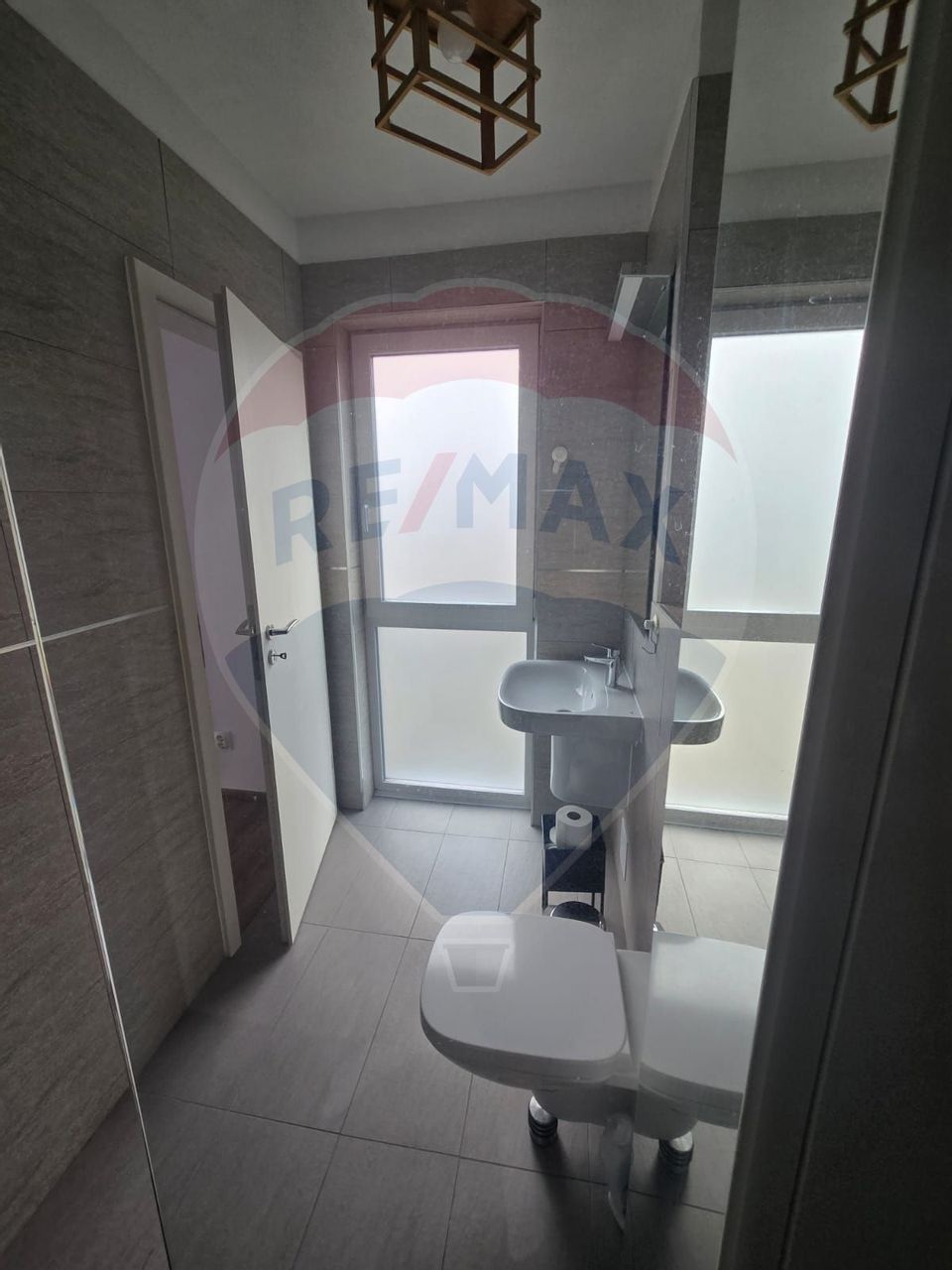 Apartament cu 3 camere de închiriat în zona Buna Ziua