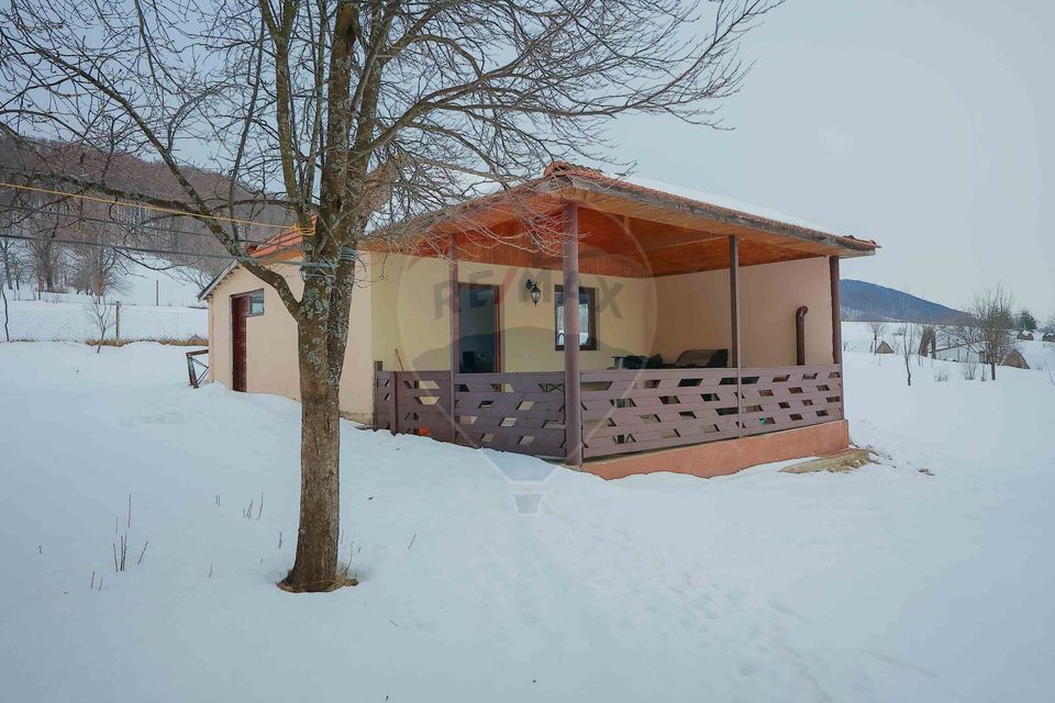 Casă cu 4 camere din cărămidă, de vânzare în zona Bratca-Damiș