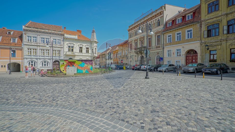 REZERVAT! Apartament renovat, modern, în inima Centrului Istoric