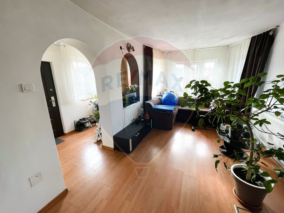 Casă cu potențial de renovare, teren generos 1366 mp, Dâmbu Rotund