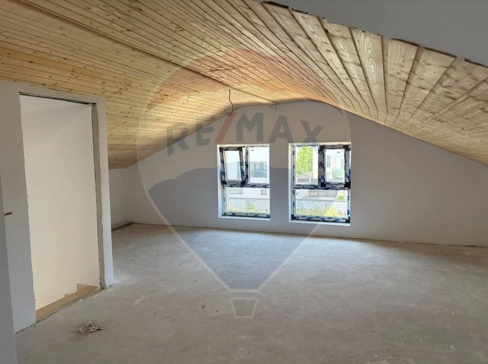 House for sale with 5 rooms and courtyard – Bragadiru