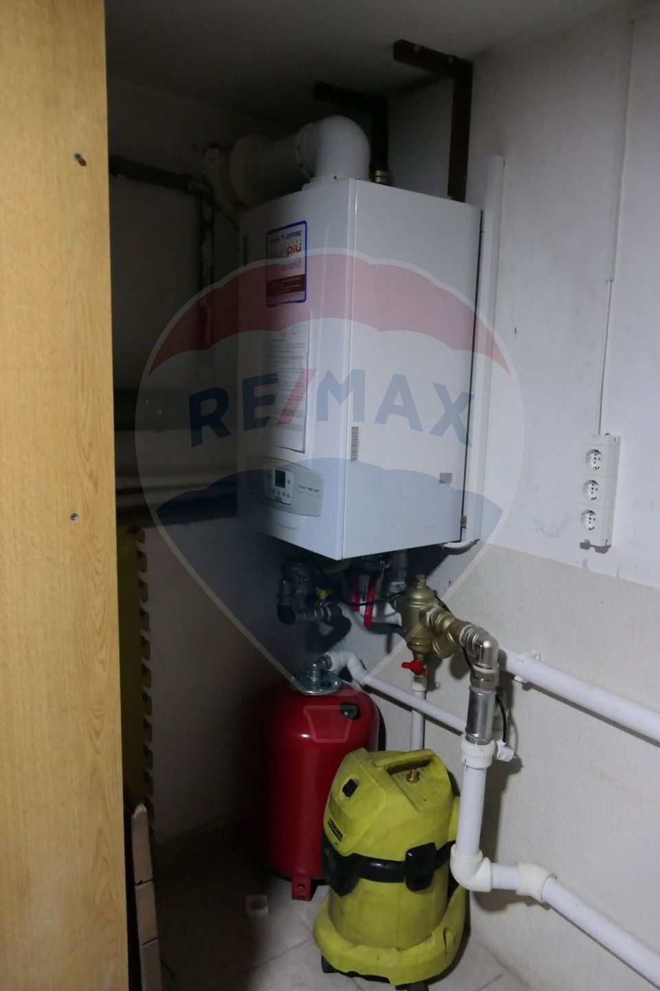 Vilă cu 10 camere de vânzare în zona Centrala