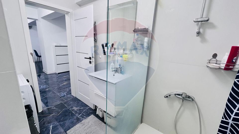 Apartament cu 3 camere de vânzare în zona Nufarul