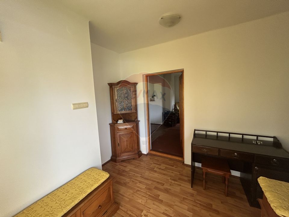 Casa - sura cu 16 ari teren de vânzare în Buşag