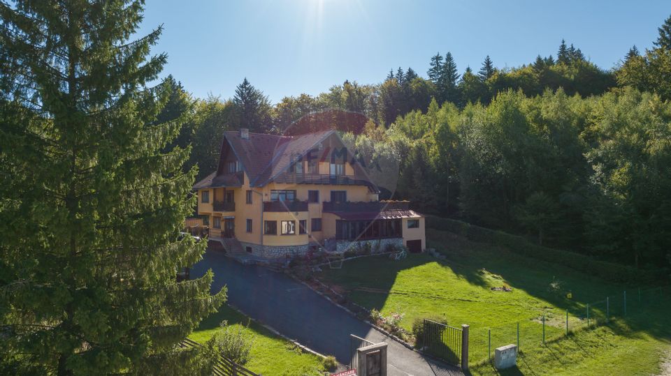 Vilă 12 camere  1.091 mp construiți Poiana Brașov