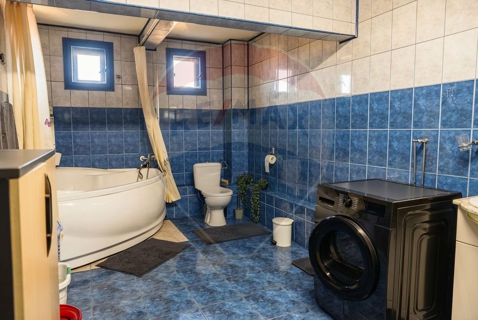 8 room House / Villa for sale, Sud-Est area